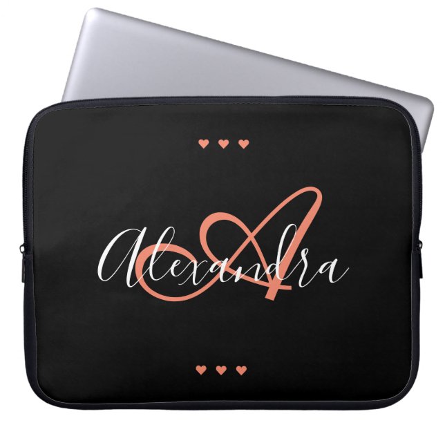 Elegantes Black Coral Hearts Script Name Monogram Laptopschutzhülle (Vorderseite)
