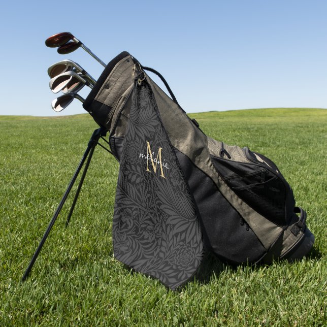 Elegantes Black Floral Gold Script Monogram Golfhandtuch (Gras)