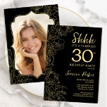 Elegantes Black Gold Foto Überraschung 30. Geburts Einladung<br><div class="desc">Elegantes Schwarz und Gold überraschen 30. Geburtstag Party Einladung mit Ihrem Foto auf der Kartenrückseite. Modernes,  feminines Design mit botanischen Akzenten und Typografie-Script-Schriftart. Einfache florale Einladungskarte perfekt für eine stilvolle weibliche Überraschung am Tag. Kann für jedes Alter angepasst werden. Gedruckte Zazzle Einladungen oder Sofortdownload digitalen druckbaren Vorlage.</div>
