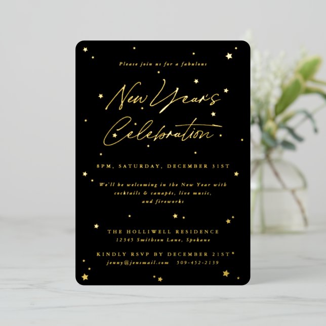 Elegantes Black+Gold Scattered Stars New Years Par Folieneinladung (Stehend vorne)