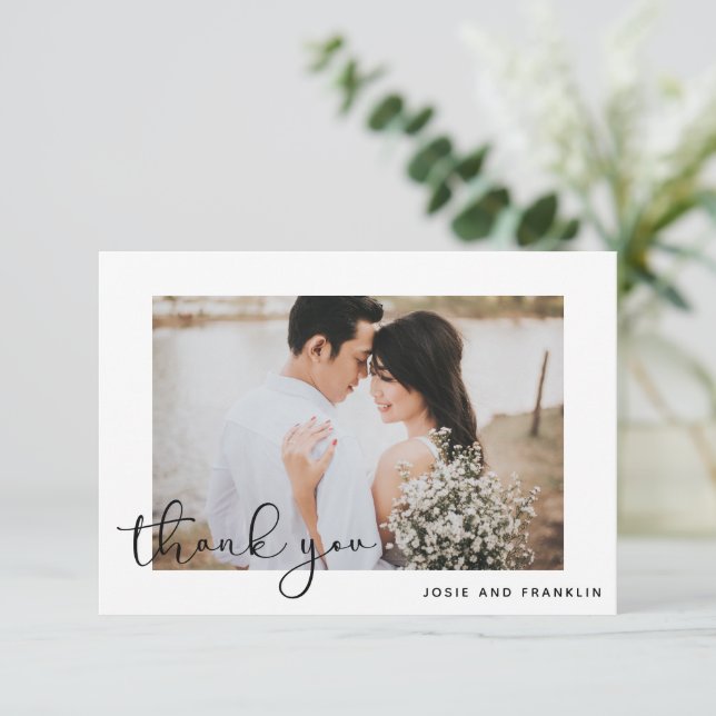 Elegantes Black Script Wedding Foto Danke Karte (Stehend Vorderseite)