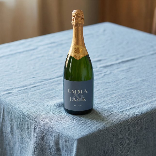 Elegantes Blau Minimalistisches Et-Zeichen Hochzei (Elegant Blue Minimalist ampersand Wedding Sparkling Wine Label)