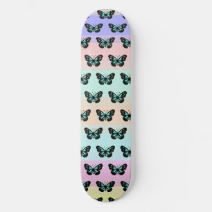 Elegantes Blau- und Schwarzschmetterlingsmuster Skateboard