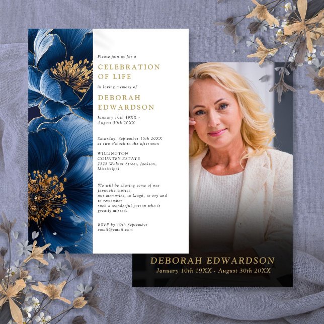 Elegantes blaues Blumenfest zum Foto des Lebens Einladung (Elegant Navy Blue Floral Celebration Of Life Photo Invitation)