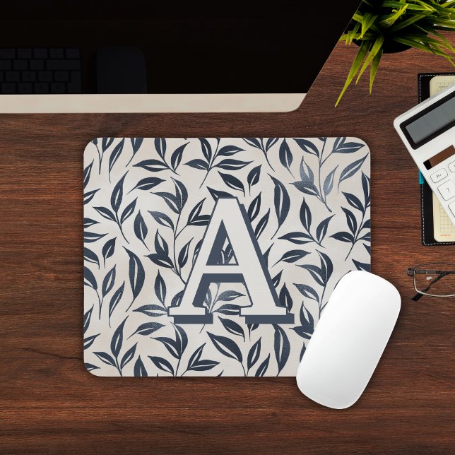 Elegantes blaues Cream Leaf Muster Mit Monogramm Mousepad (Elegant Blue Cream Leaf Pattern Monogrammed Mouse Pad
)
