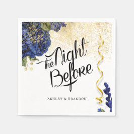 Elegantes blaues Flora Nickerchen am Abend vor der Serviette