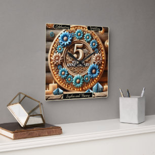 Elegantes Bloom: Blumenarrangement zum 5. Jahresta Quadratische Wanduhr