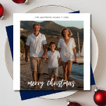 Elegantes Blue Beach Marine Nautical Christmas Fot Feiertagskarte<br><div class="desc">Diese Karte bringt die Schönheit des Ozeans zu Ihren Weihnachtsgrüße! Das blaue Stranddesign mit Segelbooten und einer Touch tropischer Vergnügungen vermittelt ein ruhiges, nautisches Ambiente. Es verfügt über ein einfaches und stilvolles Drehbuch, ideal für Familien, die das Meer Liebe. Es ist eine preisgünstige Art, Urlaubsfreuden zu teilen, während das elegante...</div>