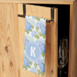 Elegantes Blue Hydragea Blume Muster Monogramm Geschirrtuch<br><div class="desc">Fügen Sie Ihrer Küche eine Touch Eleganz hinzu mit dem eleganten Blue Hydrangea Blume Muster Monogram Küchentuch. Mit einem zeitlosen blauen Hydrangea-Blumendesign bringt dieses Handtuch sowohl Schönheit als auch Funktionalität in Ihren Raum. Es ist perfekt zum Trocknen von Geschirr, zum Abwischen von Gegenständen oder zum Hinzufügen eines dekorativen Akzents geeignet...</div>