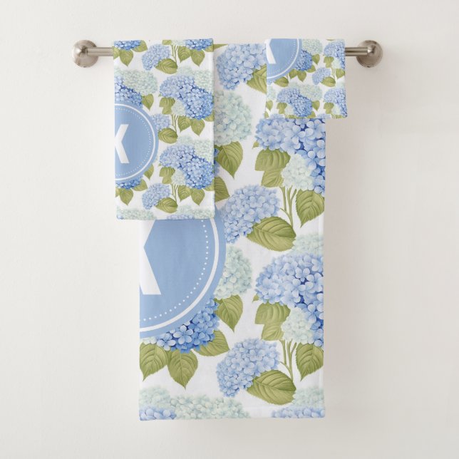 Elegantes Blue Hydrangea Blume Muster Monogramm Badhandtuch Set (Insitu)