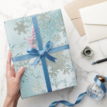 Elegantes Blue Silver Christmas Snowflake Muster Geschenkpapier<br><div class="desc">Hübsche Imitate blau und silber Weihnachtsmuster.</div>