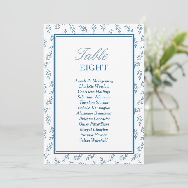 Elegantes Blue Wedding Tischnummer Seating Chart (Stehend Vorderseite)