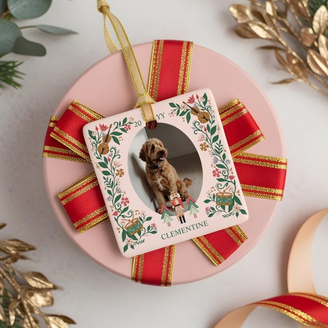 Elegantes Blumenfutter Foto Weihnachtsnachtscreme Keramikornament (Elegant Floral Pet Photo Christmas Nutcracker Ceramic Ornament)