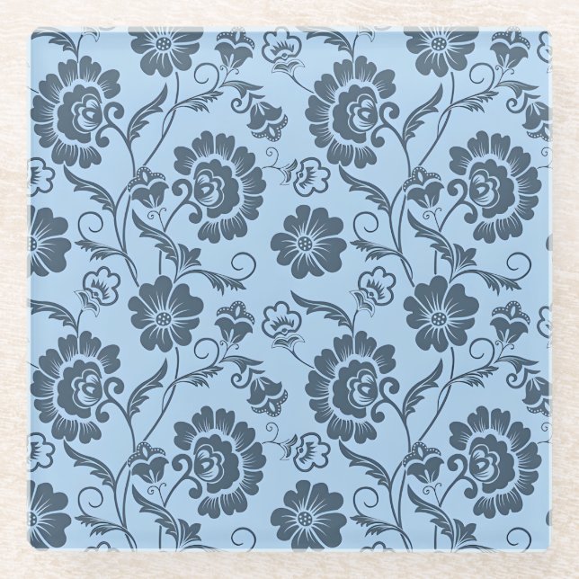 Elegantes Blumenmuster auf hellblauem Hintergrund Glasuntersetzer (Vorderseite)