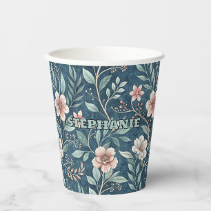 Elegantes Blumenmuster mit rosa und cremefarbenen Pappbecher
