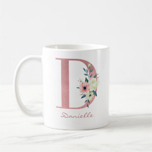 Elegantes Blumenstrauß mit dem Buchstaben D in Ros Kaffeetasse
