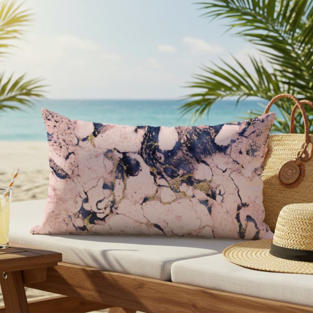 Elegantes Blush Navy Gold Marmor Lumbar Pillow Kissen Für Draußen (Von Creator hochgeladen)