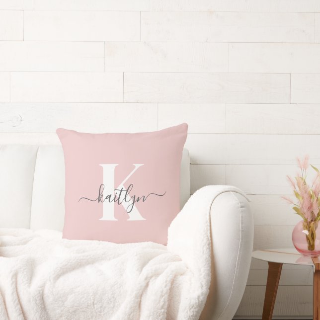 Elegantes Blush Pink Gray Script Monogram Kissen (Liege)