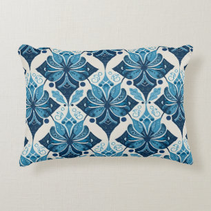 Elegantes Boho Blumenmuster in Blau Dekokissen