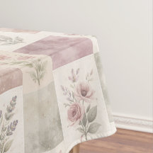 Elegantes Boho-Lila-Quilt mit floralem Patchworkmu