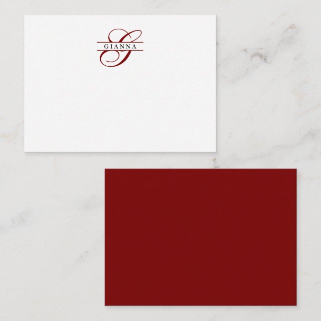 Elegantes Borgundy Red Calligraphy Split Monogram Mitteilungskarte (Vorne/Hinten)