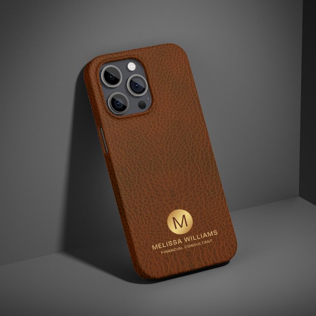 Elegantes, braunes Imitat Leather & Gold Monogram Case-Mate iPhone Hülle (Von Creator hochgeladen)