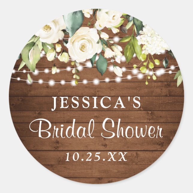 Elegantes Brautparty aus Weißrosen rustikalem Holz Runder Aufkleber (Vorderseite)
