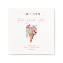 Elegantes Brautparty mit Blumen