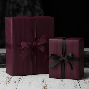 Elegantes Burgund auf burgunderfarbenen Streifen Geschenkpapier