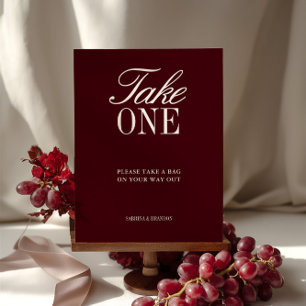 Elegantes Burgund mit einer Gastgeschenk Hochzeit 