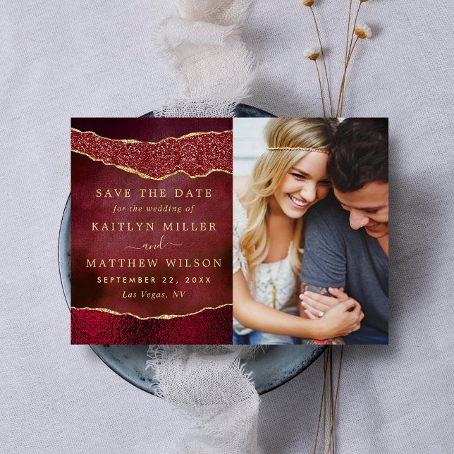 Elegantes Burgundy & Gold Agate Wedding Foto Save The Date (Von Creator hochgeladen)