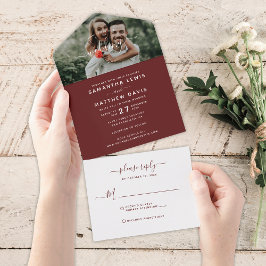 Elegantes Burgundy Red Calligraphy Foto Wedding All In One Einladung