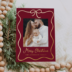 Elegantes Burgundy und Gold Ribbon Bow 2 Foto Folien Feiertagskarte
