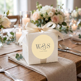 Elegantes Buttergelb Anfangsbuchstabe Hochzeitspaa Runder Aufkleber