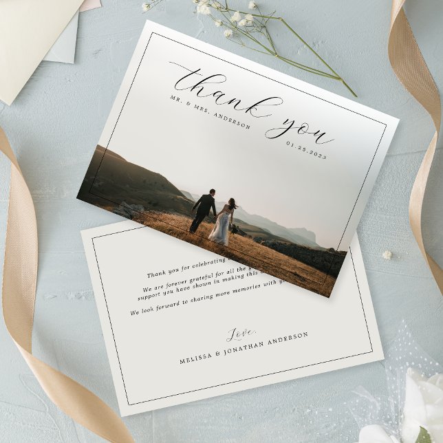 Elegantes Calligrafy Border Foto Soft Gray Wedding Dankeskarte (Von Creator hochgeladen)