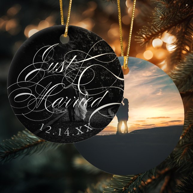 Elegantes Calligraphy Just Married Wedding Foto Keramik Ornament (Von Creator hochgeladen)