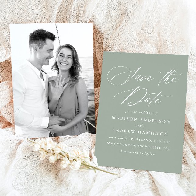Elegantes Calligraphy Sage Green Foto Hochzeit Save The Date (Von Creator hochgeladen)