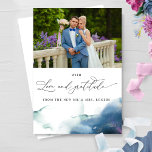 Elegantes Celestial Watercolor Foto Hochzeit Dankeskarte<br><div class="desc">Vielen Dank an Ihre Gäste mit diesem eleganten Foto Hochzeit Dankeschön an die Karte mit dem Satz "Liebe und Dankbarkeit" in zarter, moderner handgeschriebener Kalligraphie. Entwerfen Sie mit zwei Fotoplattvorlagen, eine vorne und eine hinten. Möglichkeit, auf der Rückseite eine "gedruckte" Nachricht - OR - verlassen, den Abschnitt leer, sodass Sie...</div>