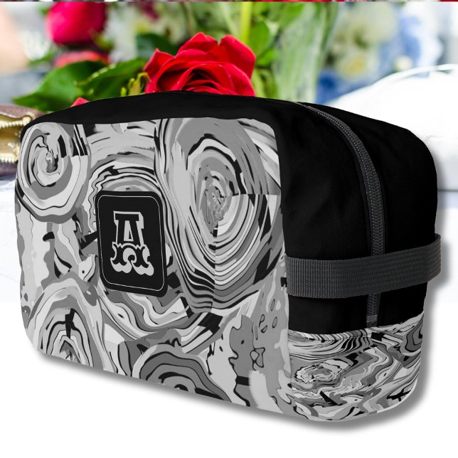 Elegantes Chic Silver Gray Black Design + Monogram Waschbeutel (Elegant, Chic Silver Gray and Black Design plus a Stylish Monogram Design Cosmetic or Toiletry Bag.)