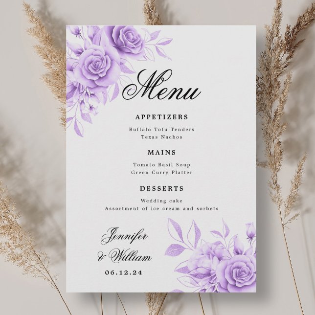 Elegantes Drehbuch Romantische Hochzeit Lila Menükarte (Elegant Script Romantic Wedding Purple Floral Menu)
