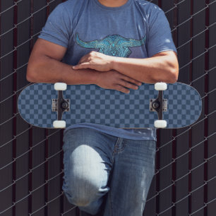 Elegantes dunkelblaues und hellblaues Schachbrettm Skateboard