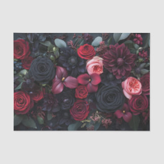Elegantes dunkles Blumenarrangement mit Rose Seidenpapier