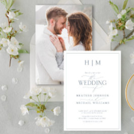 Elegantes Dusty Blue Calligraphy Monogram Foto Einladung