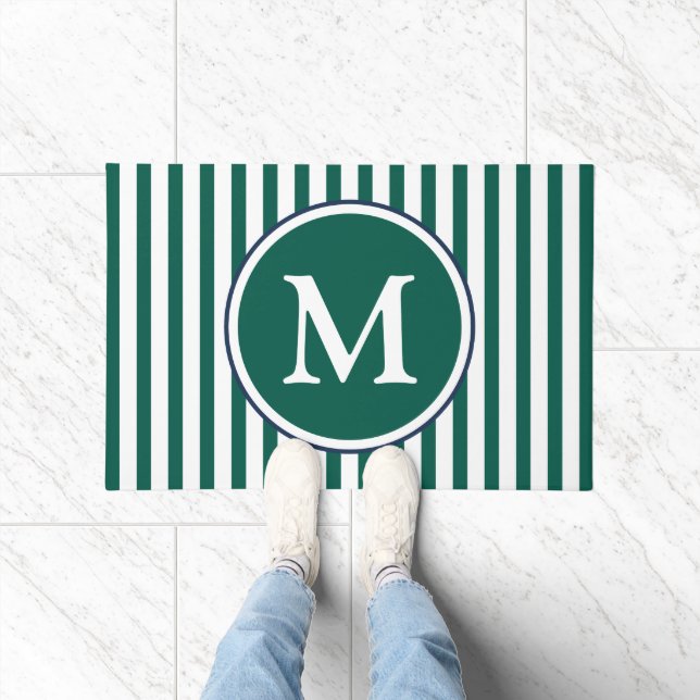 Elegantes Emerald Green Stripes Monogramm Fußmatte (Indoor)