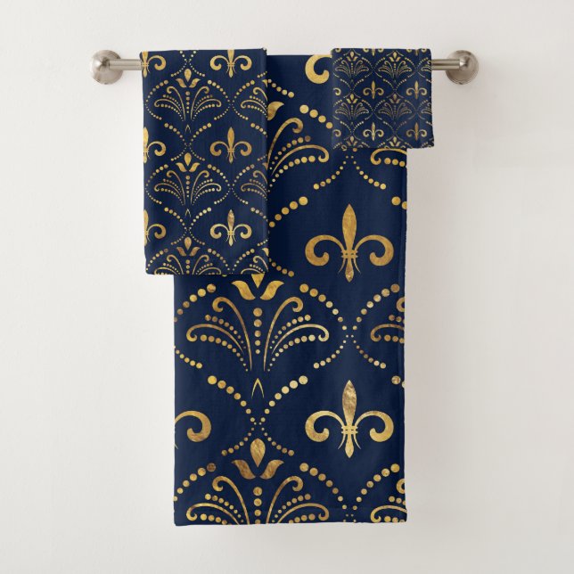 Elegantes Fleur-de-lis-Muster - Gold und tiefblau Badhandtuch Set (Insitu)