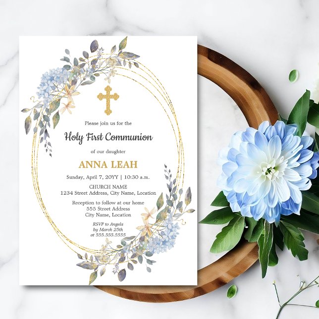 Elegantes Floral Gold Cross Erste Kommune Einladung (Beautiful gold cross and floral holy first communion invite front view.)