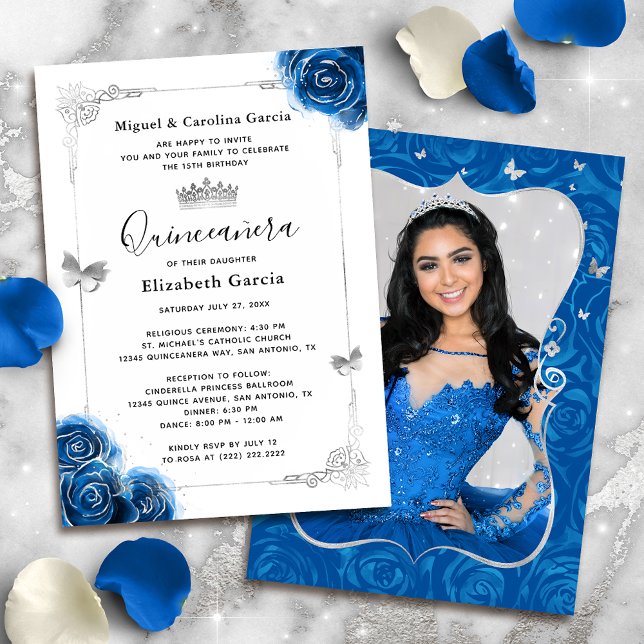 Elegantes Floral Silver Royal Blue Quinceanera Fot Einladung (Elegant royal blue and silver quinceanera invitations that you can add your personalized photo to.)