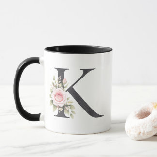 Elegantes florales Buchstaben-K-Monogramm-Logo Tasse
