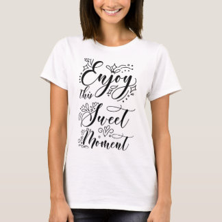 Elegantes florales Vektordesign T-Shirt