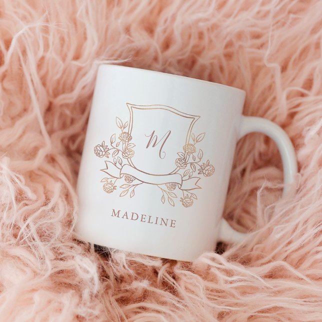 Elegantes florales Wappen | Imitate Rose Gold Mono Kaffeetasse (An elegant floral crest decorates this stylish mug.)